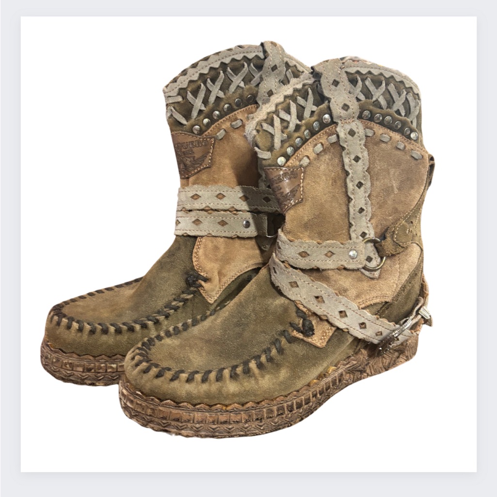 Women's Suede Western Moccasin Boots - Olive/Tan